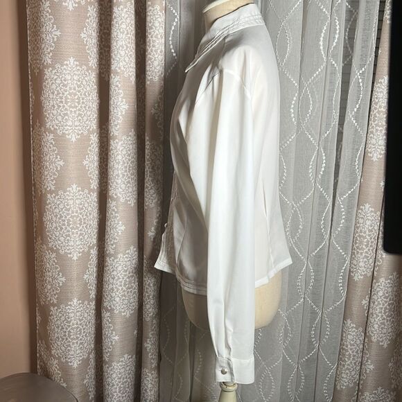 Vintage Tess White Blouse w/ Pearl Buttons & Embroidery – Size 8 – RN 59602 - Picture 6 of 7